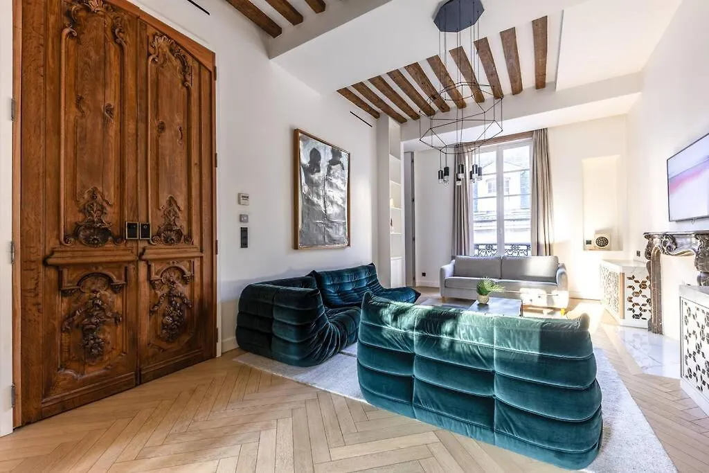 פריז Chic 2-Bedroom Haven