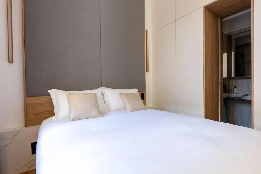 Chic 2-Bedroom Haven Paris France