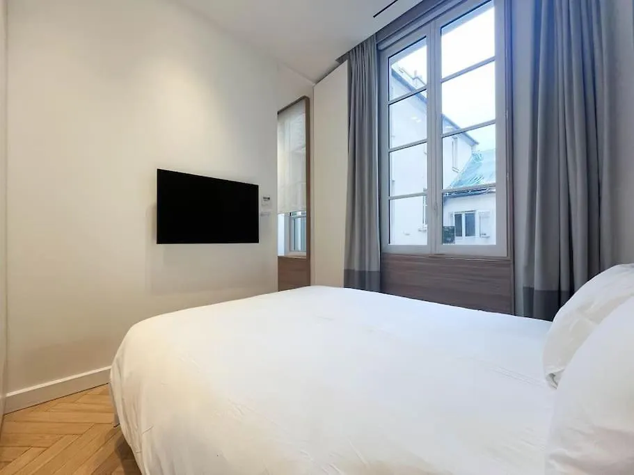 Chic 2-Bedroom Haven Paris 0*,