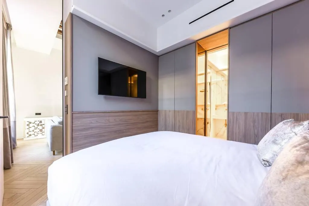 Chic 2-Bedroom Haven Paris Apartment