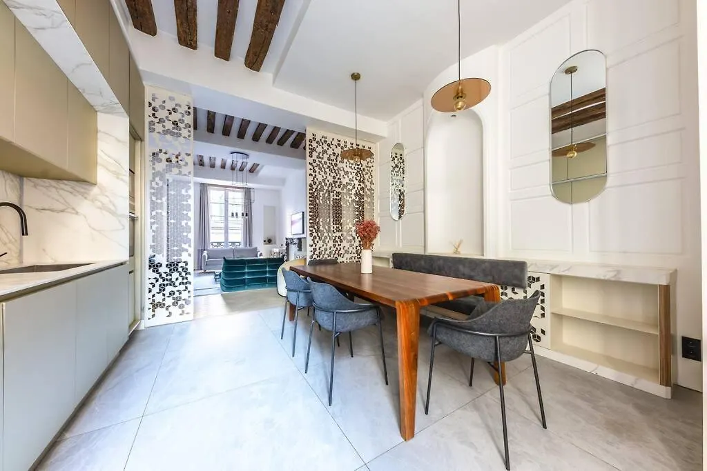Chic 2-Bedroom Haven Paris
