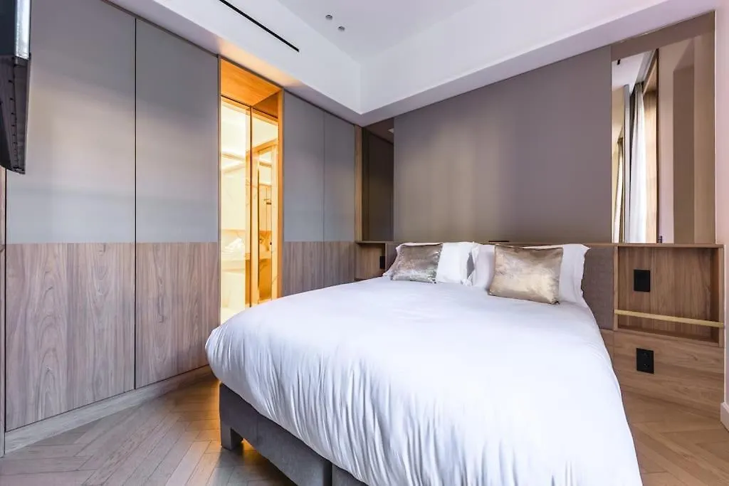 Apartment Chic 2-Bedroom Haven Paris France